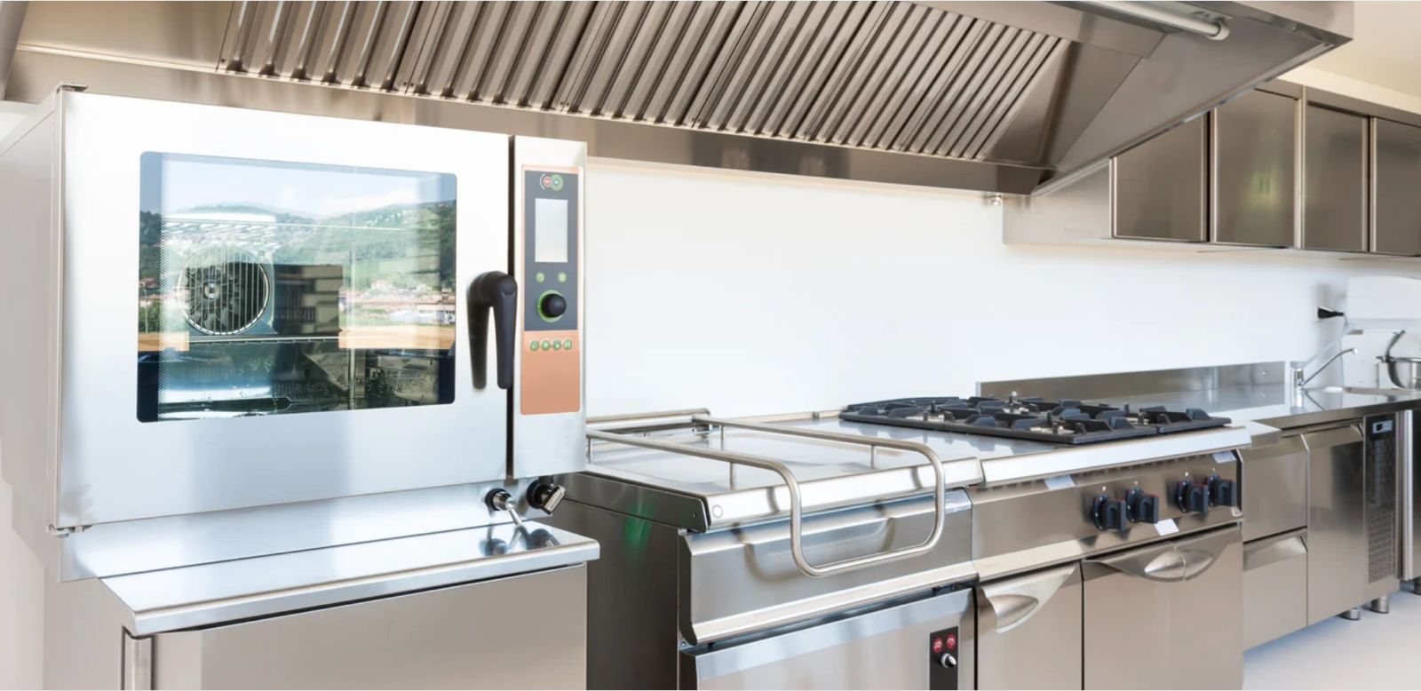 Cocina profesional equipada con maquinaria Eurotec